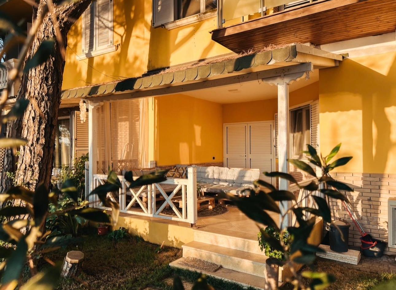 Villa Marlis' Golem (Tirana)